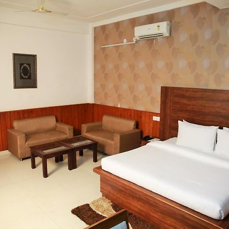 Red Apple Hotel Sangrur Eksteriør billede
