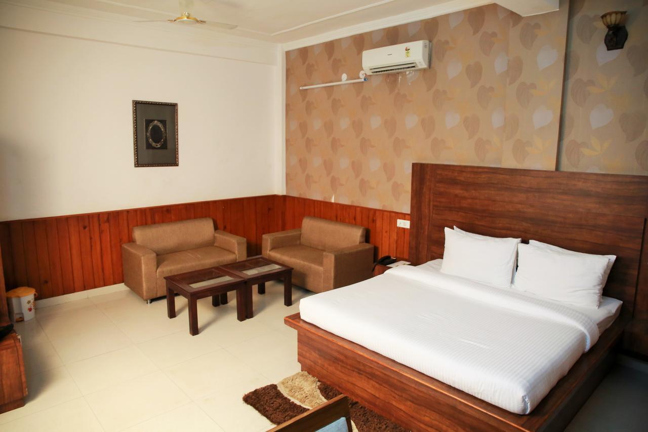 Red Apple Hotel Sangrur Eksteriør billede